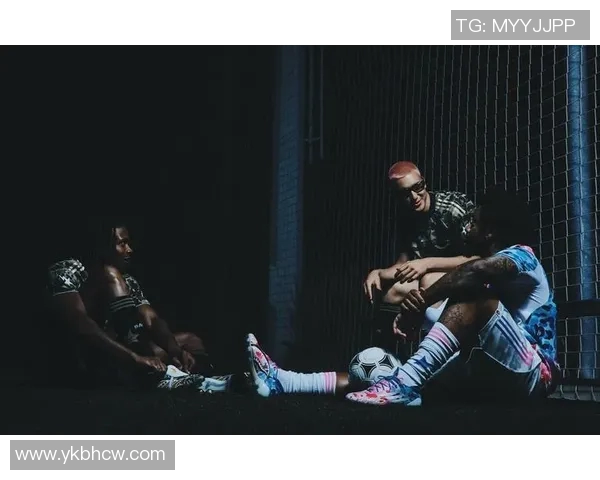 足球明星亲身代言的时尚运动服装全新上市引领潮流风尚 足球明星亲身代言的时尚运动服装全新上市引领潮流风尚