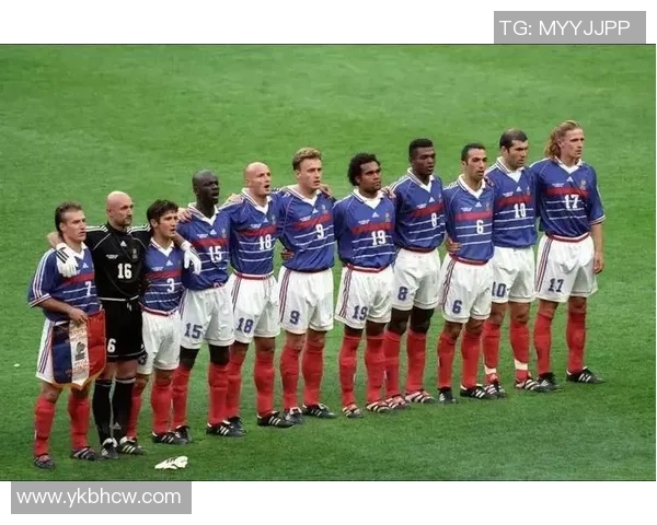 古法足球明星背后的传奇故事与他们的辉煌成就揭秘 古法足球明星背后的传奇故事与他们的辉煌成就揭秘